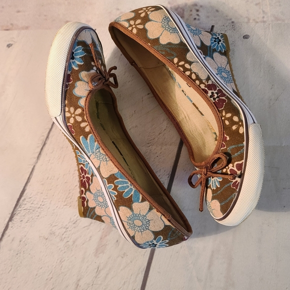 REBELS SNEAKER STYLE WEDGES. - Picture 7 of 9